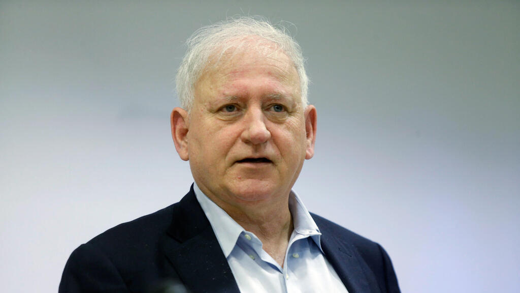 יו"ר צים, יאיר סרוסי (עמית שעל) יאיר סרוסי