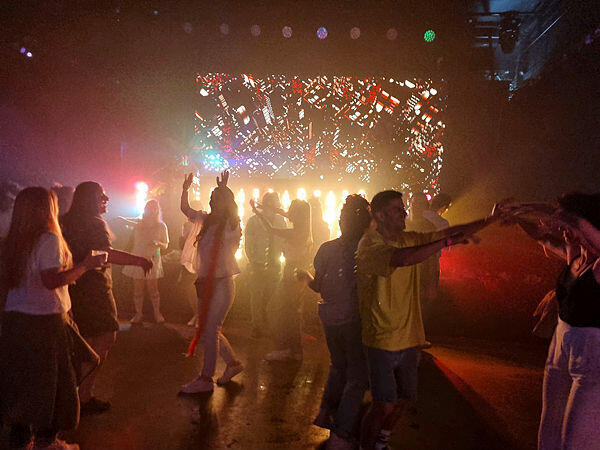 חוגגים במסיבה, צילום: אוראל כהן