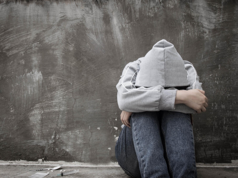 : נער הומלס הומלסים חסר בית חסרי בית נוער בסיכון נערים בסיכון