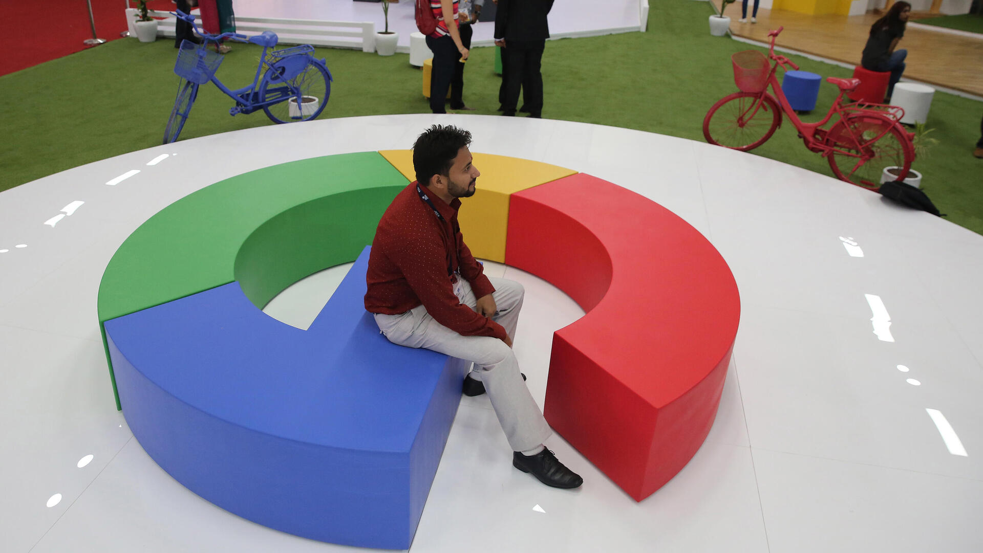 דוכן של גוגל בכנס תקשורת בניו דלהי בהודו 