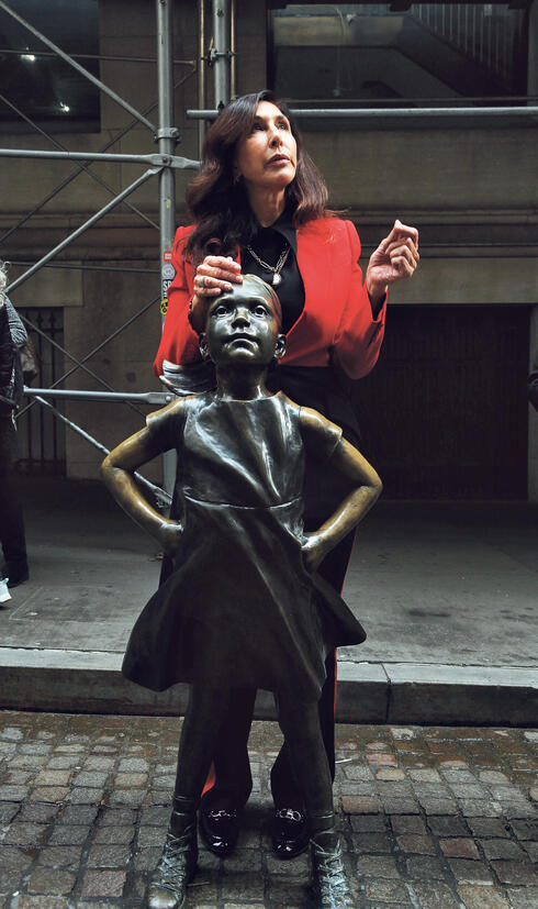  קריסטן ויסבל, יוצרת הפסל: "הדרך היחידה שבה ניתן לכבד ולהכיר בזכויות האמנים היא אם העיר ניו יורק תהיה הבעלים של היצירה", צילום: איי אף פי