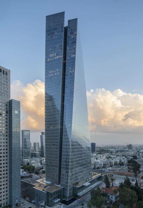 מגדל עזריאלי שרונה תל אביב, רותם רוגובסקי