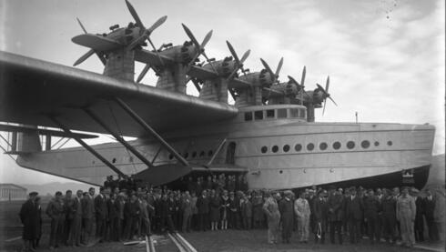 נוסעים עולים לספינת טיס דורניה DO X, צילום: Bundesarchiv 