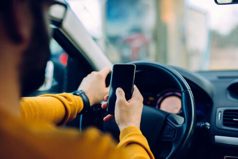שימוש בנייד בזמן נהיגה, צילום: שאטרסטוק