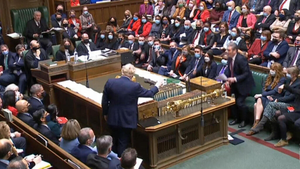 ראש ממשלת בריטניה בוריס ג'ונסון בפרלמנט הצבעת אי אמון