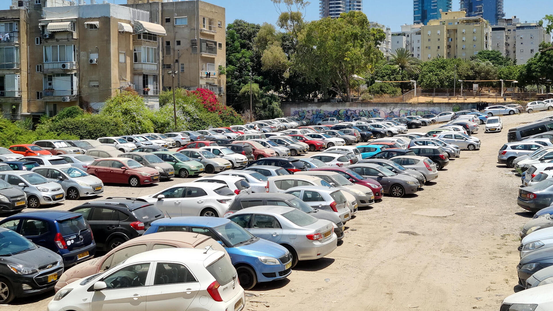 צילום מגרש החניה ברוב פנקס פינת ויצמן בתל אביב