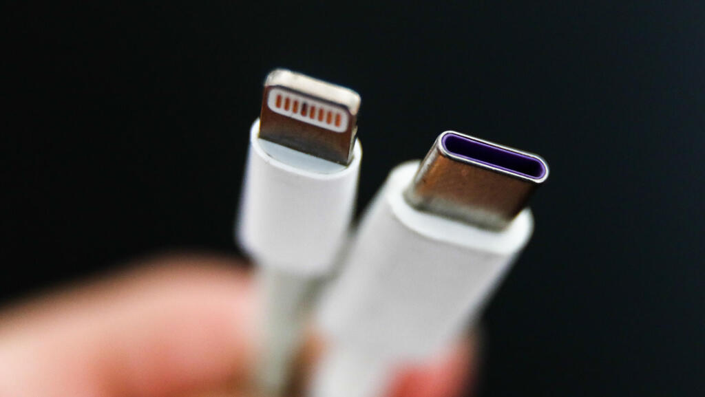 אפל מאשרת: האייפונים יעברו לשקע טעינה USB-C