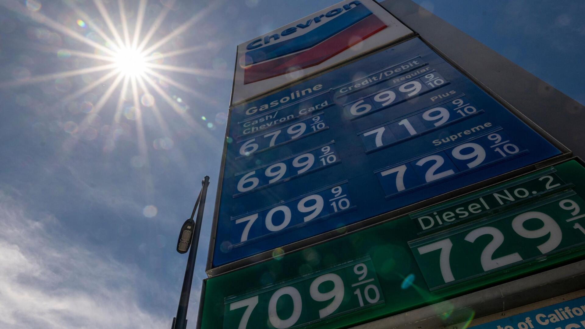 תחנת דלק של שברון בסן פרנסיסקו ארה"ב, המחירים מזנקים