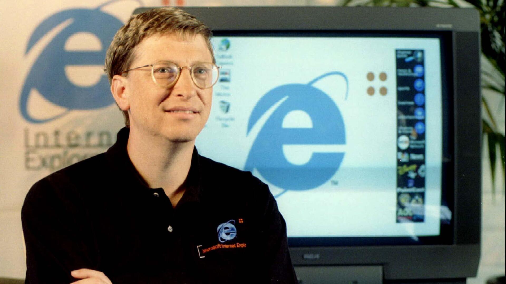 ביל גייטס מציג את אינטרנט אקספלורר, 1997
