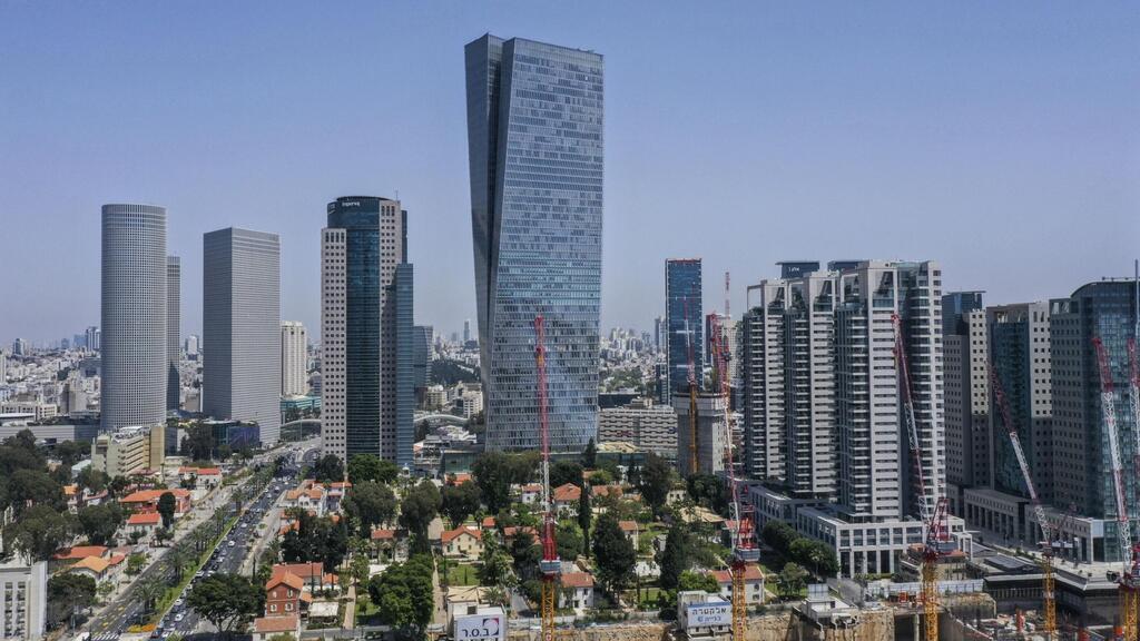 משרדים בתל אביב (צילום: בלומברג) תל אביב משרדים שרונה מגדלי עזריאלי