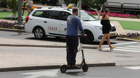 רק עתה מקבלים פקחי העיריות סמכות לטפל ברוכבי  רכב דו גלגלי חשמלי ללא לוחית רישוי