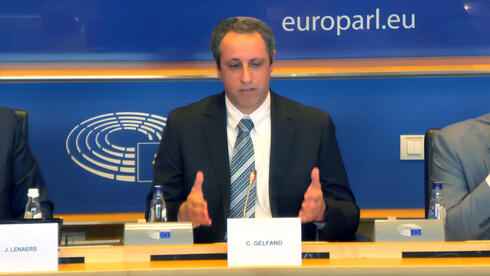 עו"ד גלפנד מעיד בפרלמנט האירופי,  צילום מסך: multimedia.europarl.europa.eu