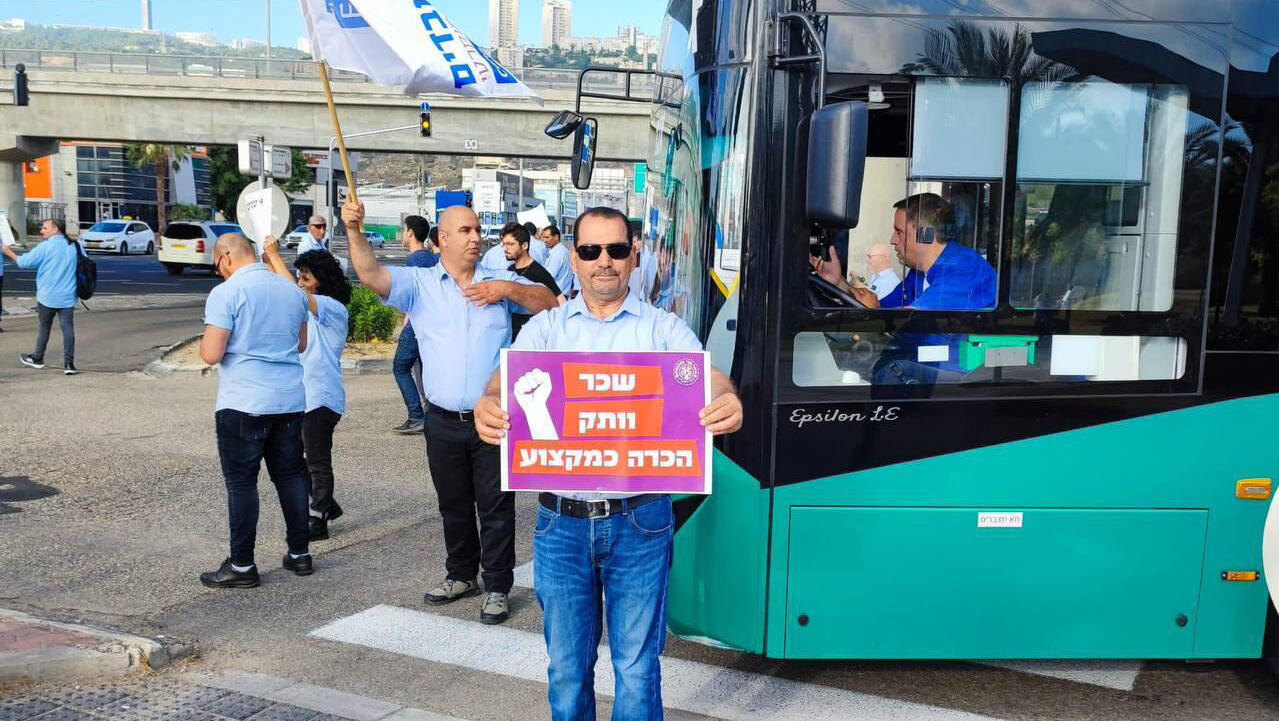 שביתה מחאה מוחים מחאת נהגים נהגי אוטובוסים תחבורה ציבורית שביתת נהגי כוח לעובדים תנאים משכורת שכר