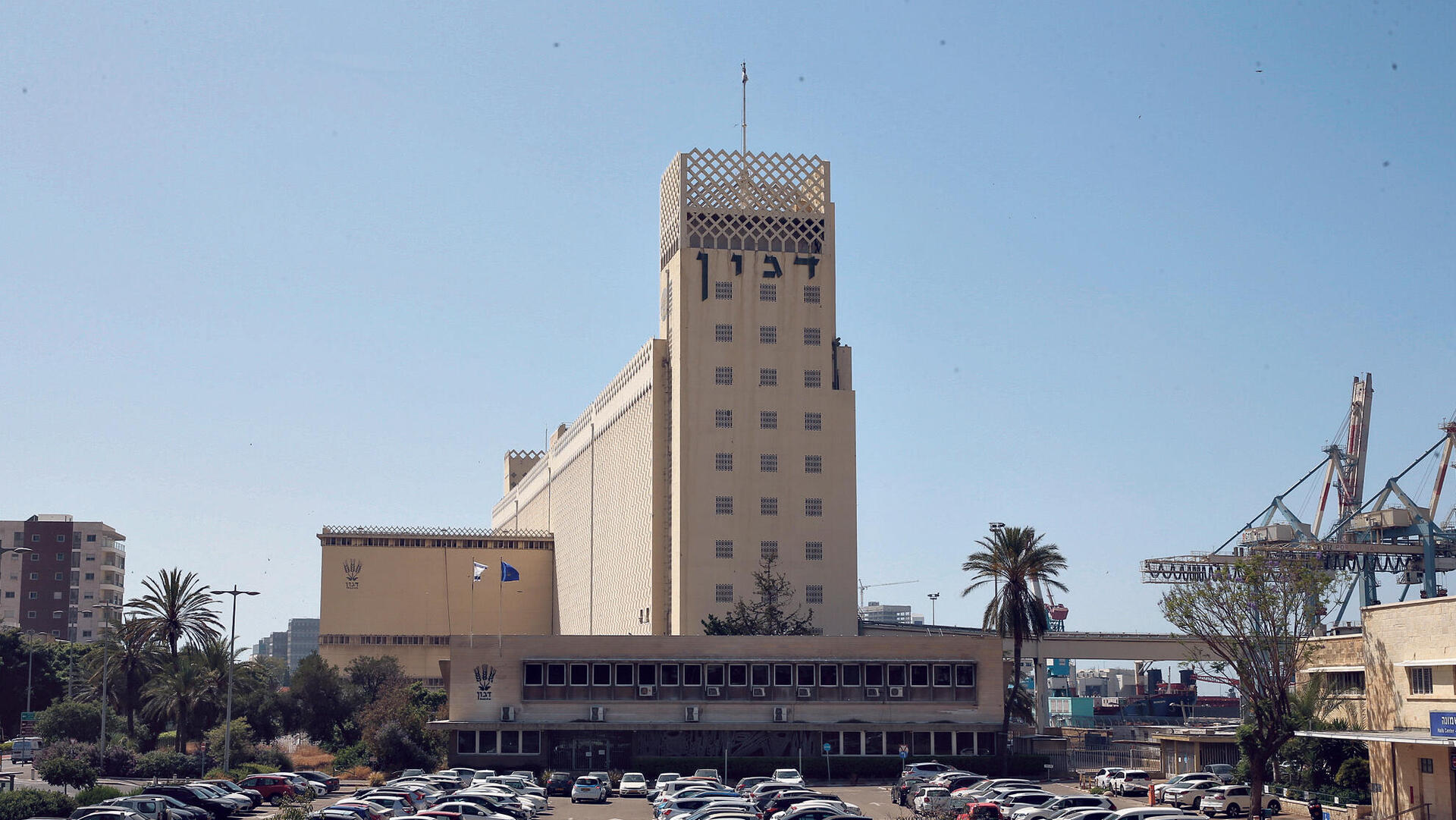 בניין ממגורות דגון ב חיפה 