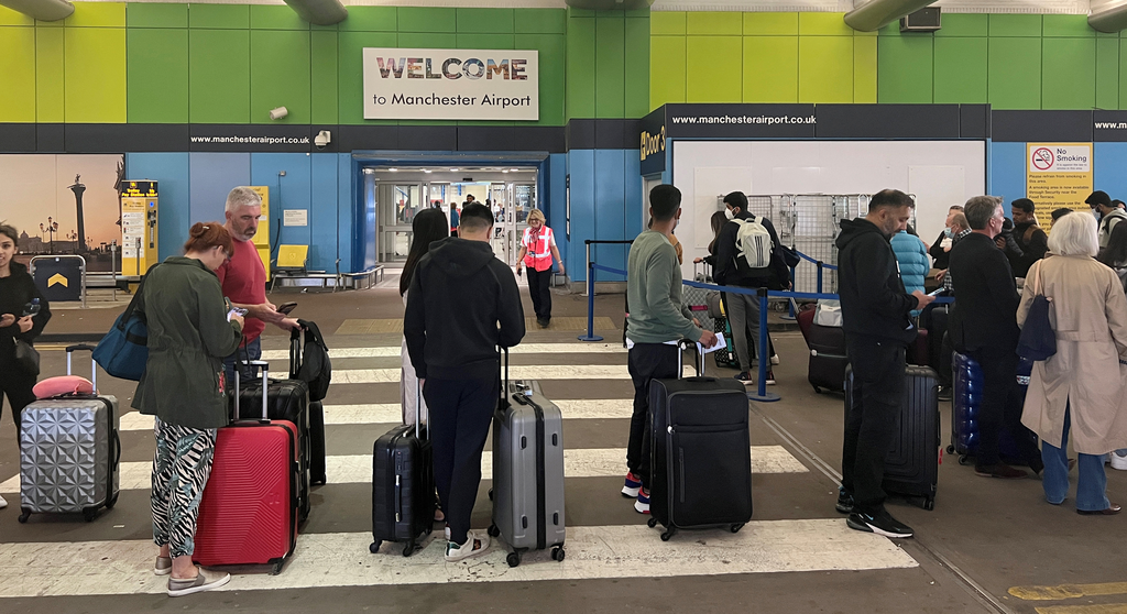 נמל התעופה מנצ'סטר (ארכיון). "בשום שלב לא נפגעה בטיחות הנוסעים" (רויטרס) פוטו שדות תעופה מנצ'סטר