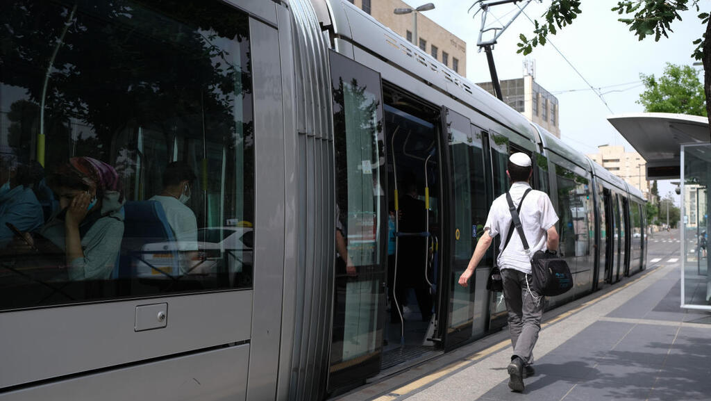 איחור של תשעה חודשים: למה הקו הכחול של הרכבת הקלה בירושלים לא זז?