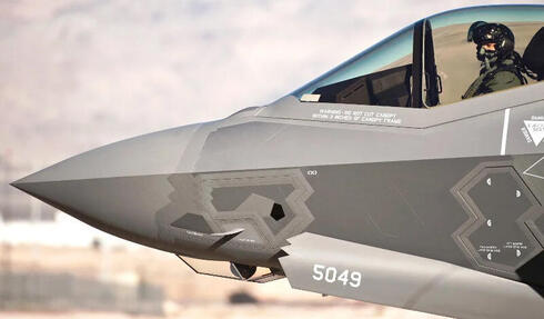 הסנסור של ה-F35, בחלון מתחת לאף, צילום: USAF