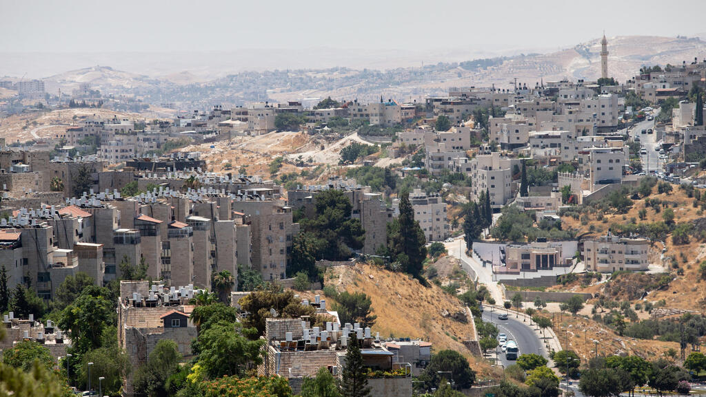 בכמה נמכרה דירת 4 חדרים בשכונת ארמון הנציב בירושלים?