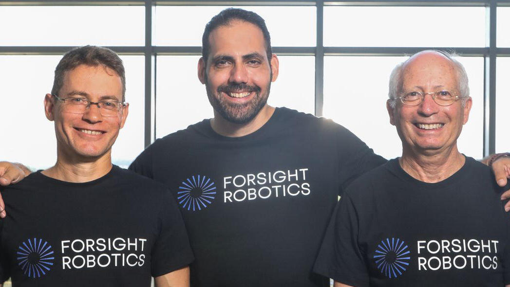 מייסדי פורסייט רובוטיקס מימין פרופ' משה שהם ד"ר יוסי נתן דניאל גלוזמן