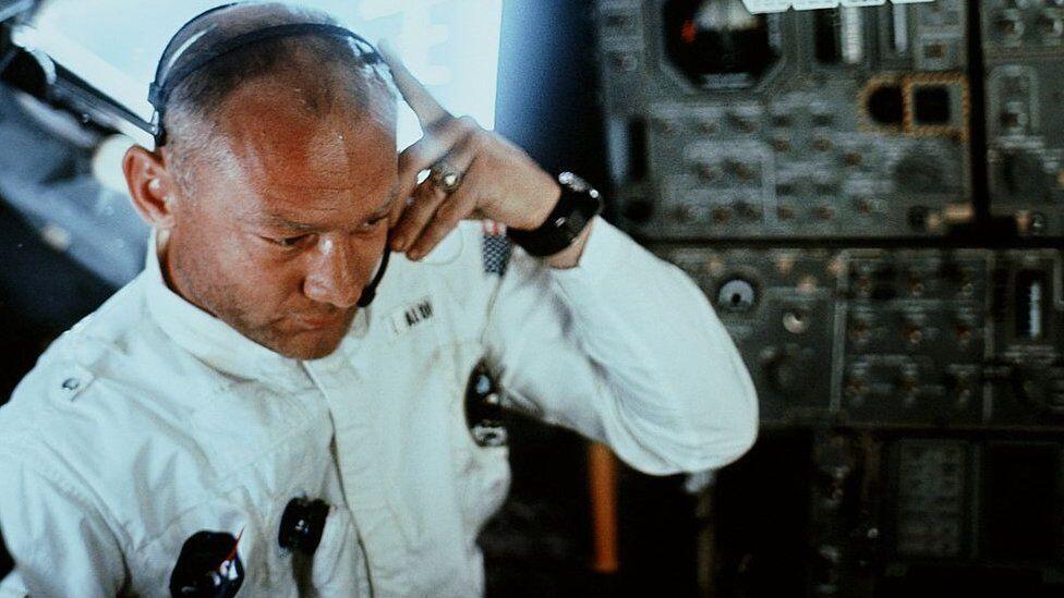 באז אולדרין 1969 מכירה פומבית חליפת חלל