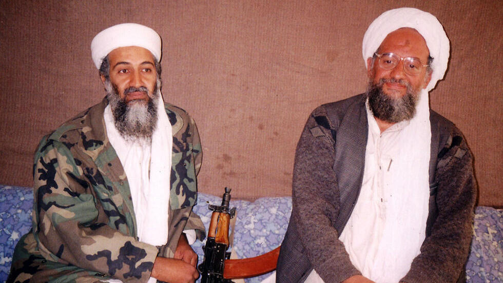 איימן א-זוואהירי (מימין) עם אוסמה בן לאדן חוסלו בידי ארה"ב