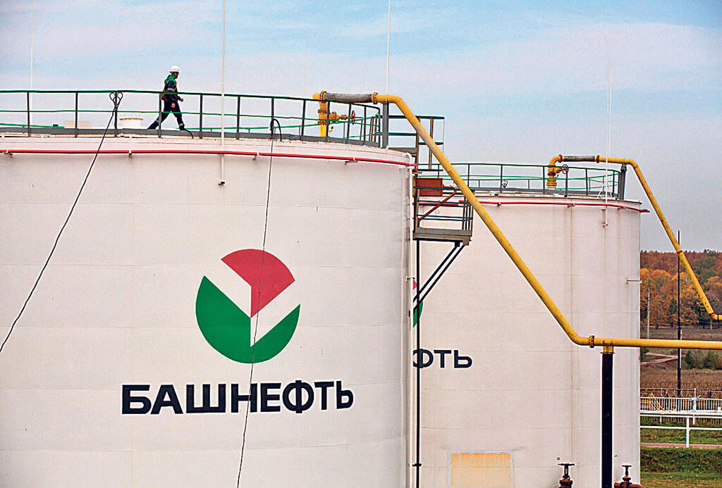 מפעל לזיקוק נפט באופה רוסיה