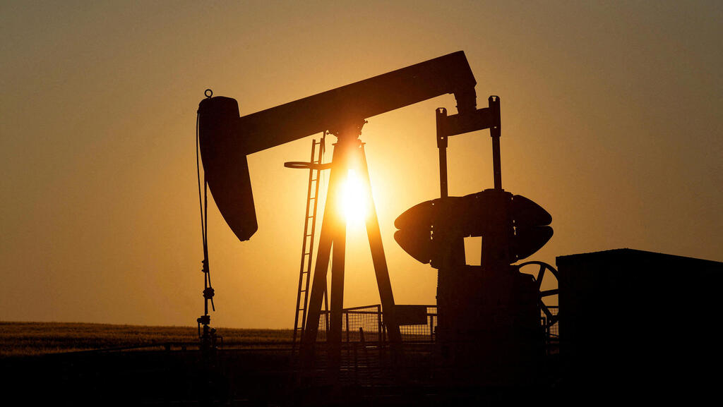 נעילה מעורבת בוול סטריט; הנפט ירד ביותר מ-2%