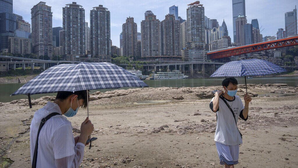 אזוגל חום בסין נהר ג'יאלינג יובל מרכזי של נהר היאנגצה