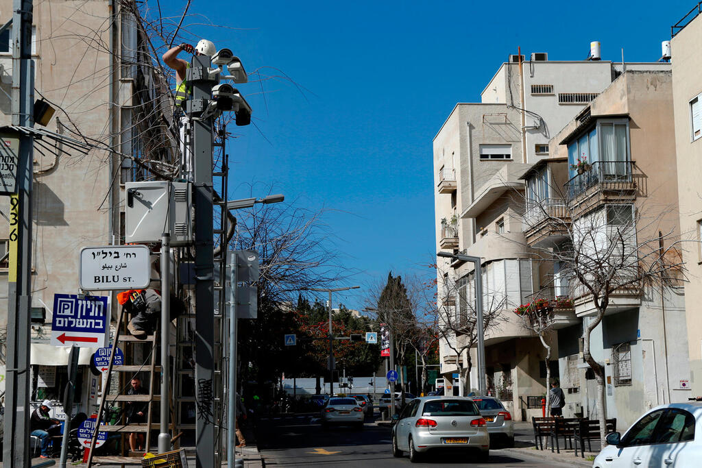 התקנת מצלמות מהירות ב נתיב תחבורה ציבורית רחוב מרמורק תל אביב