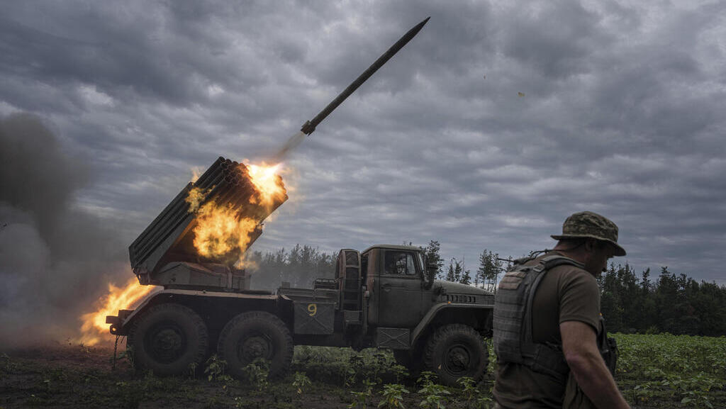צבא אוקראינה יורה לעבר עמדות רוסיה