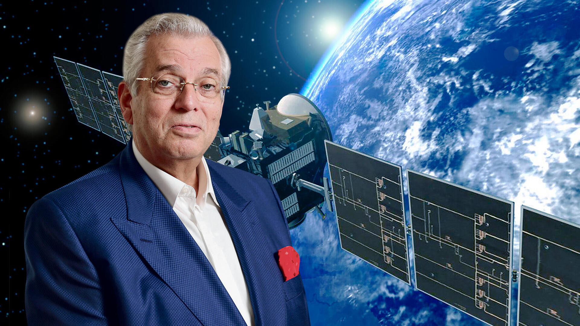 אהרון פרנקל על רקע לוויין של חלל תקשורת