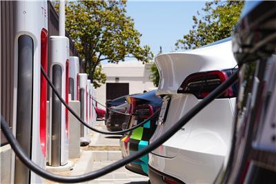 ארה&quot;ב תקבע: שני שלישים מכלי הרכב החדשים שיימכרו ב-2032 יהיו חשמליים