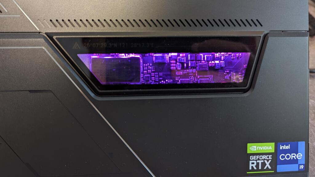 חלונית אחורית Flow Z13 מחשב גיימינג