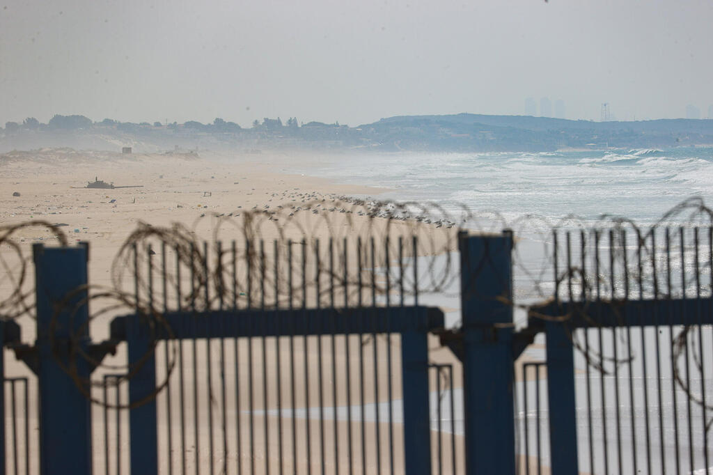 מטווח 24 בסיס הניסויים שנושק ל חוף הים העירוני של ראשון לציון