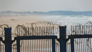 מטווח 24 בסיס הניסויים שנושק ל חוף הים העירוני של ראשון לציון