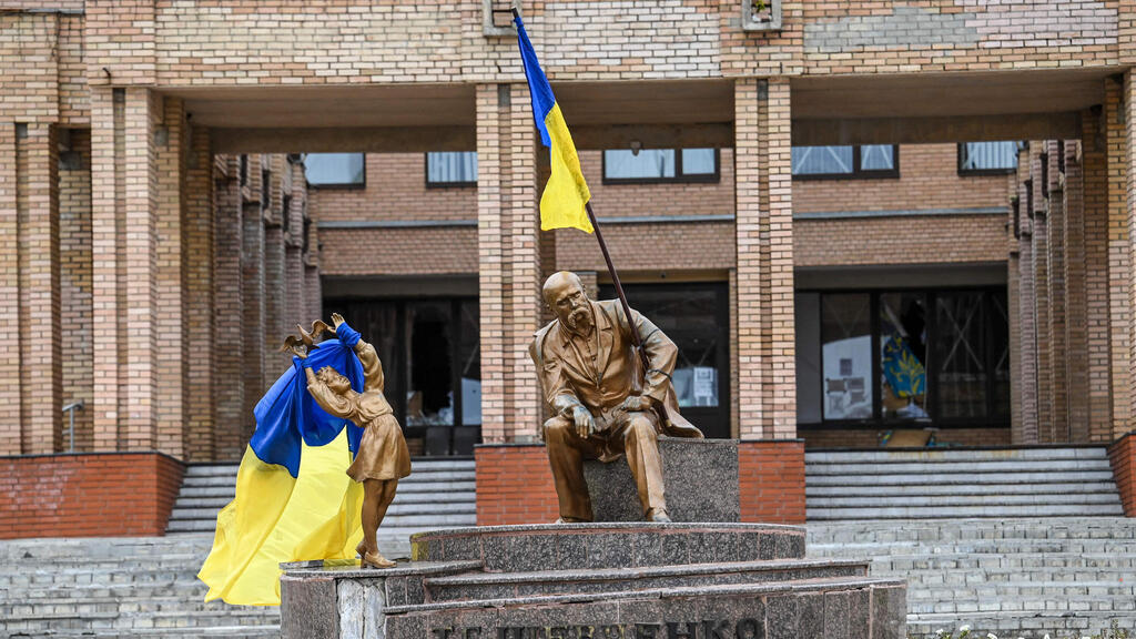 דגל אוקראינה מונף מחדש ב בלקלייה