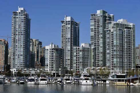 מגדלי מגורים בעיר ונקובר, קנדה. ההאטה היא שינוי מוחלט מהשגשוג שנבע ממדיניות מקלה של הבנקים, צילום: בלומברג