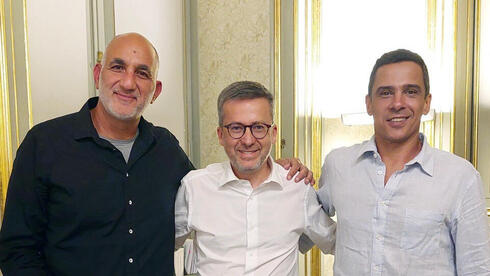 HiBob CEO Ronni Zehavi (left) with the Lisbon Mayor and João Ferro Rodrigues, who will head HiBob