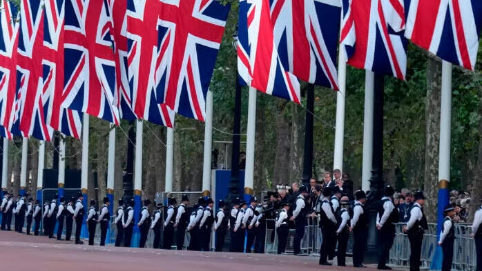 לקראת הלוויית המלכה אליזבת מחר: המשטרה נערכת למבצע השיטור הגדול אי פעם בלונדון