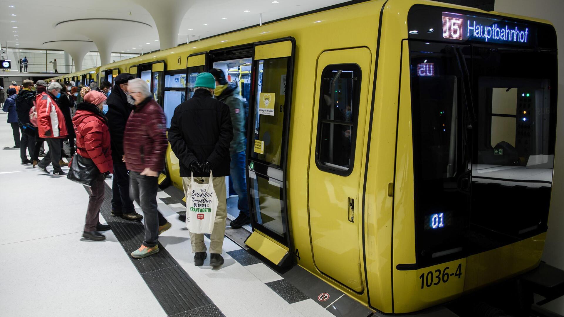 רכבת תחתית ב ברלין גרמניה תחבורה ציבורית