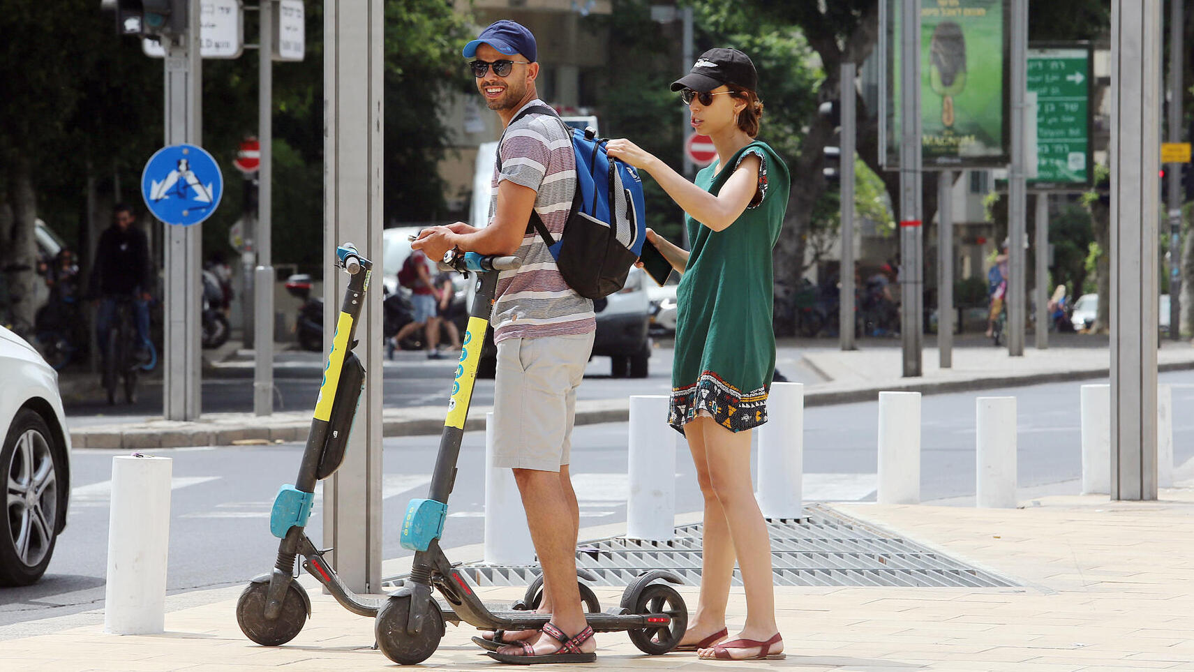 רוכבי קורקינט חשמלי שיתופי