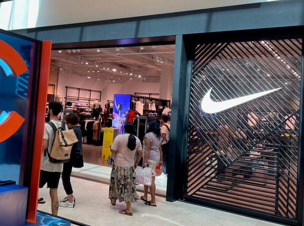 חנות ספורט נייק נייקי קניון רמת אביב