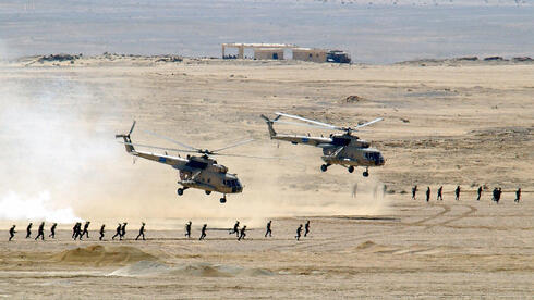 מסוקי MI8 מנחיתים כוחות במצרים, צילום: NARA