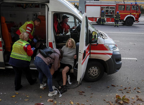 פצועים בקייב מקבלים טיפול רפואי, צילום: רויטרס