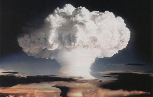 פצצת המימן הראשונה שנוסתה, אייוי מייק (1952). עוצמתה כמעט פי 700 משל פצצת הירושימה, צילום: CTBTO