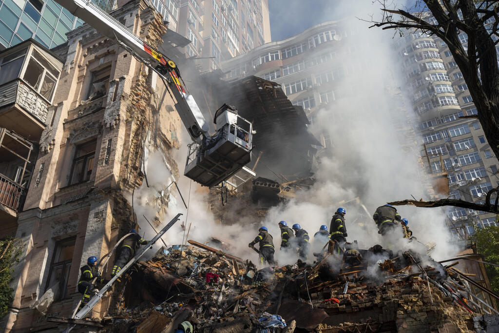הרס ב קייב אוקראינה אחרי התקפה של רוסיה אוקטובר 2022