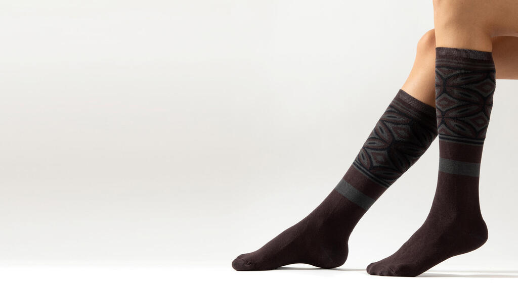 גרבי כותנה בדוגמאות אתניות ויפנית מקולקציית גרביים של פעם של חברת יודפת פנאי