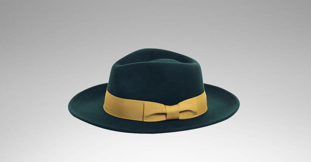 כובע לבד ירוק מקולקציית חורף 23 בעיצובה של המעצבת והיוצרת הרב־תחומית יעל כהן למותג Justine hats פנאי