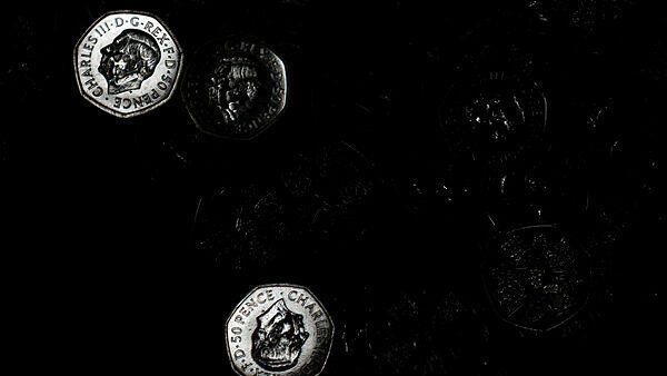 מטבעות 50 פני עם דיוקן המלך צ'רלס