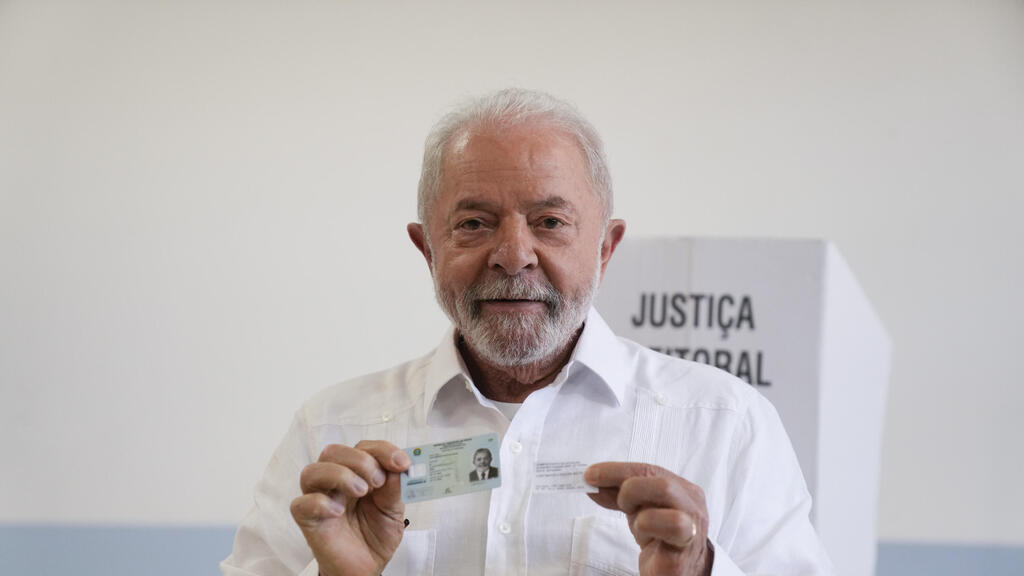 נשיא ברזיל הנבחר לולה דה סילבה בקלפי